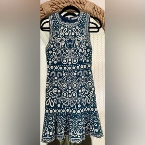 *Stunning* Alice and Olivia Sleeveless Dress with luxurious White Embroidery